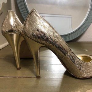 Gold Sequin Aldo Pumps Size 8